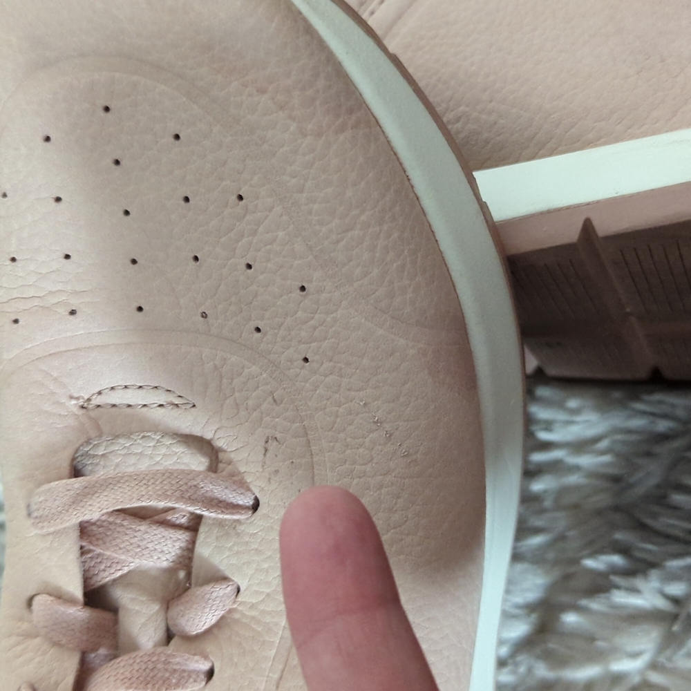 UGG womens size 8 leather sneaker Pk4 - Picture 11 of 11